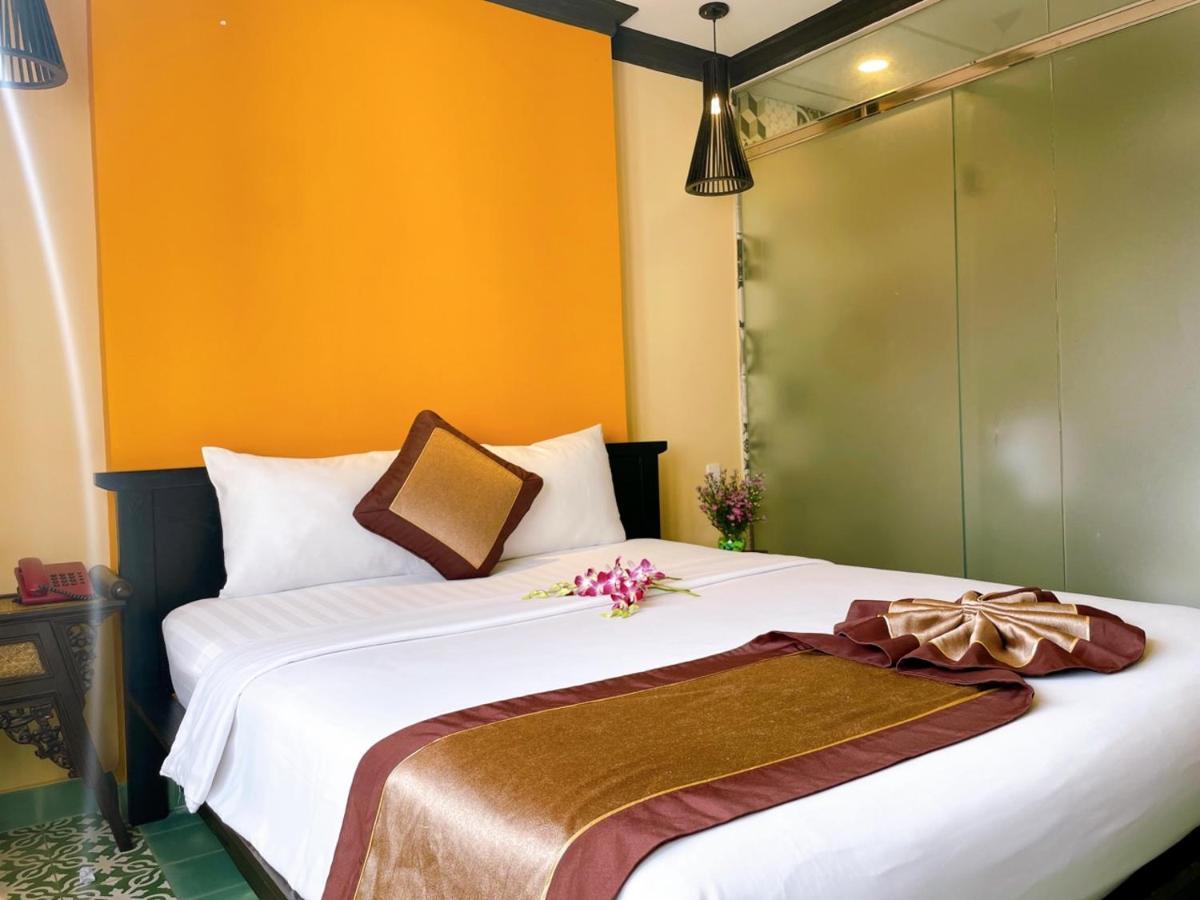 Ipeace Hotel - Bui Vien Walking Street Ho Chi Minh City Exterior photo