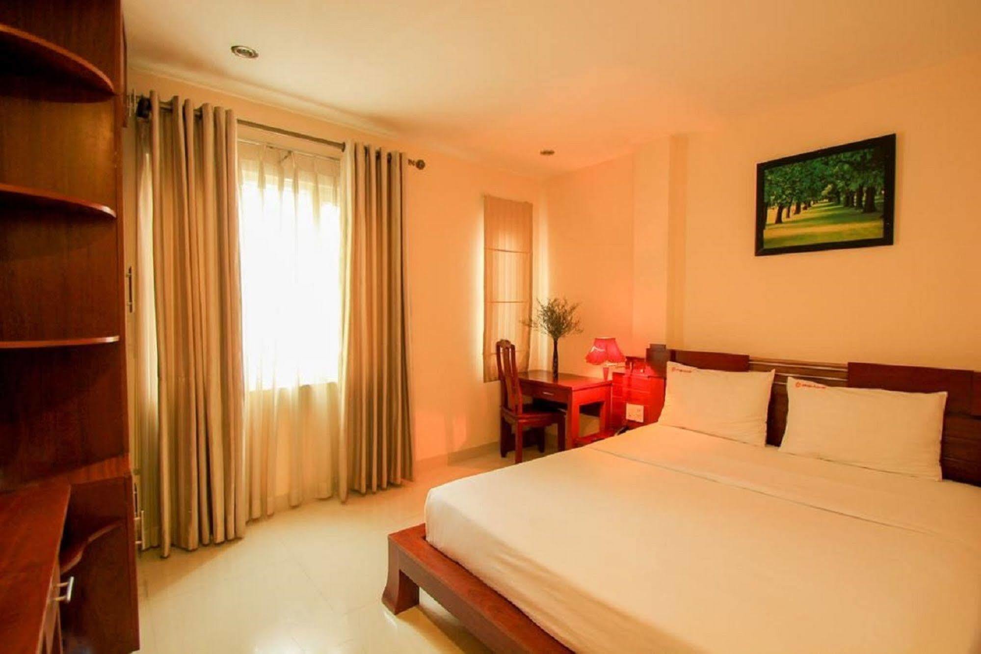Ipeace Hotel - Bui Vien Walking Street Ho Chi Minh City Exterior photo