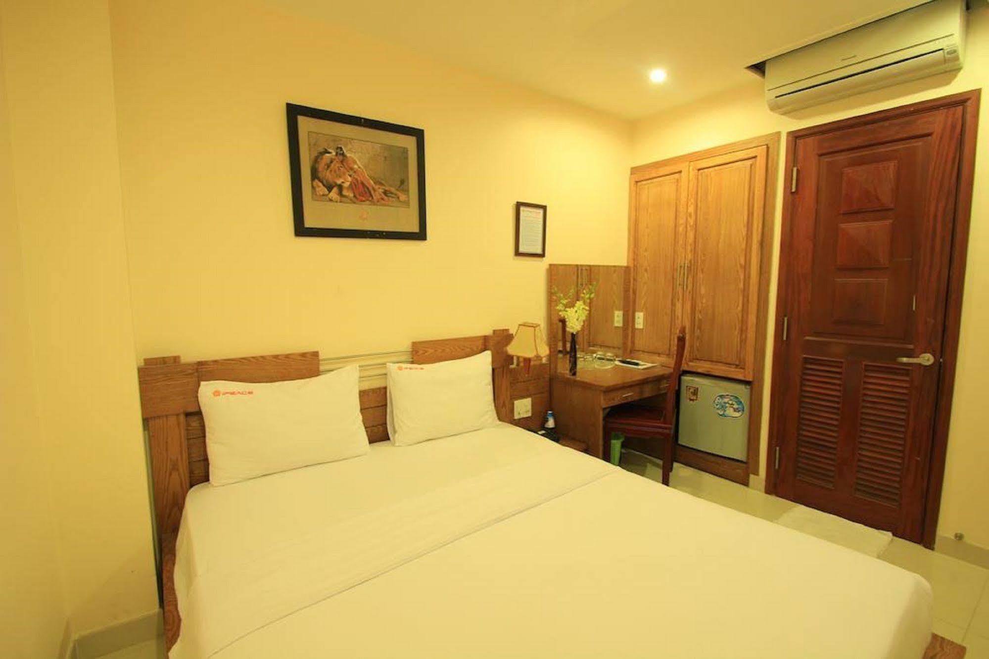 Ipeace Hotel - Bui Vien Walking Street Ho Chi Minh City Exterior photo